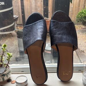 Marc Fisher Black/Navy Leather Slide Mules Slides size 10 womens